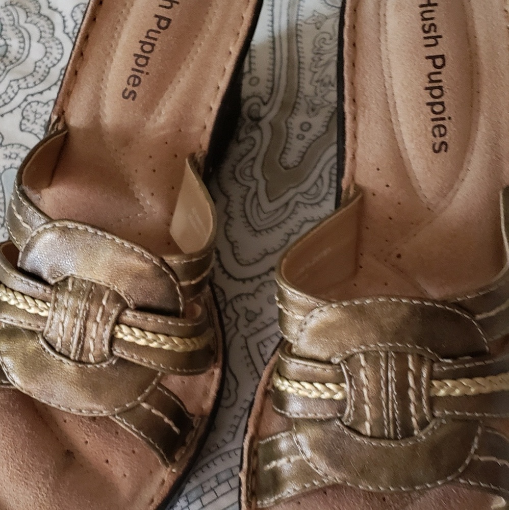 BRAND NEW NEVER WORN EXTREMELY COMFY HUSHPUPPIES